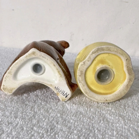 Vintage Japan Ceramic Brown Honey Bear Hugging Bee Hive Salt  & Pepper Shakers - Picture 11 of 13